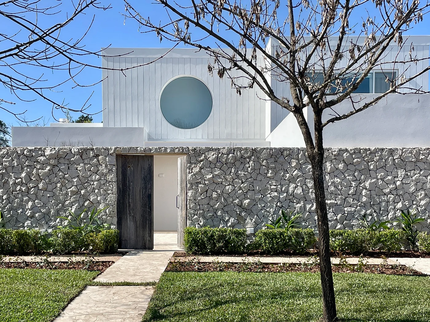 Casa Agus E — Barrio El Encuentro, Benavídez, obra de Estudio TIC