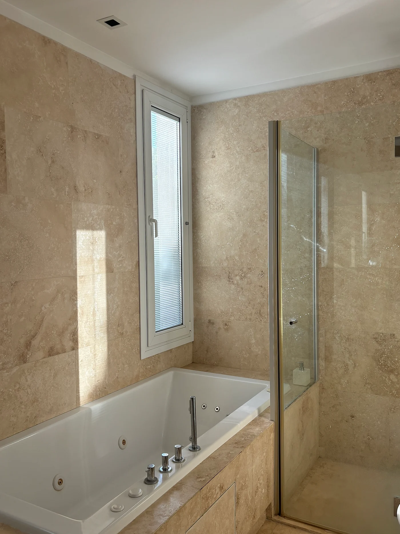 Casa Lili & Tic — Club Newman, Benavídez, obra de Estudio TIC