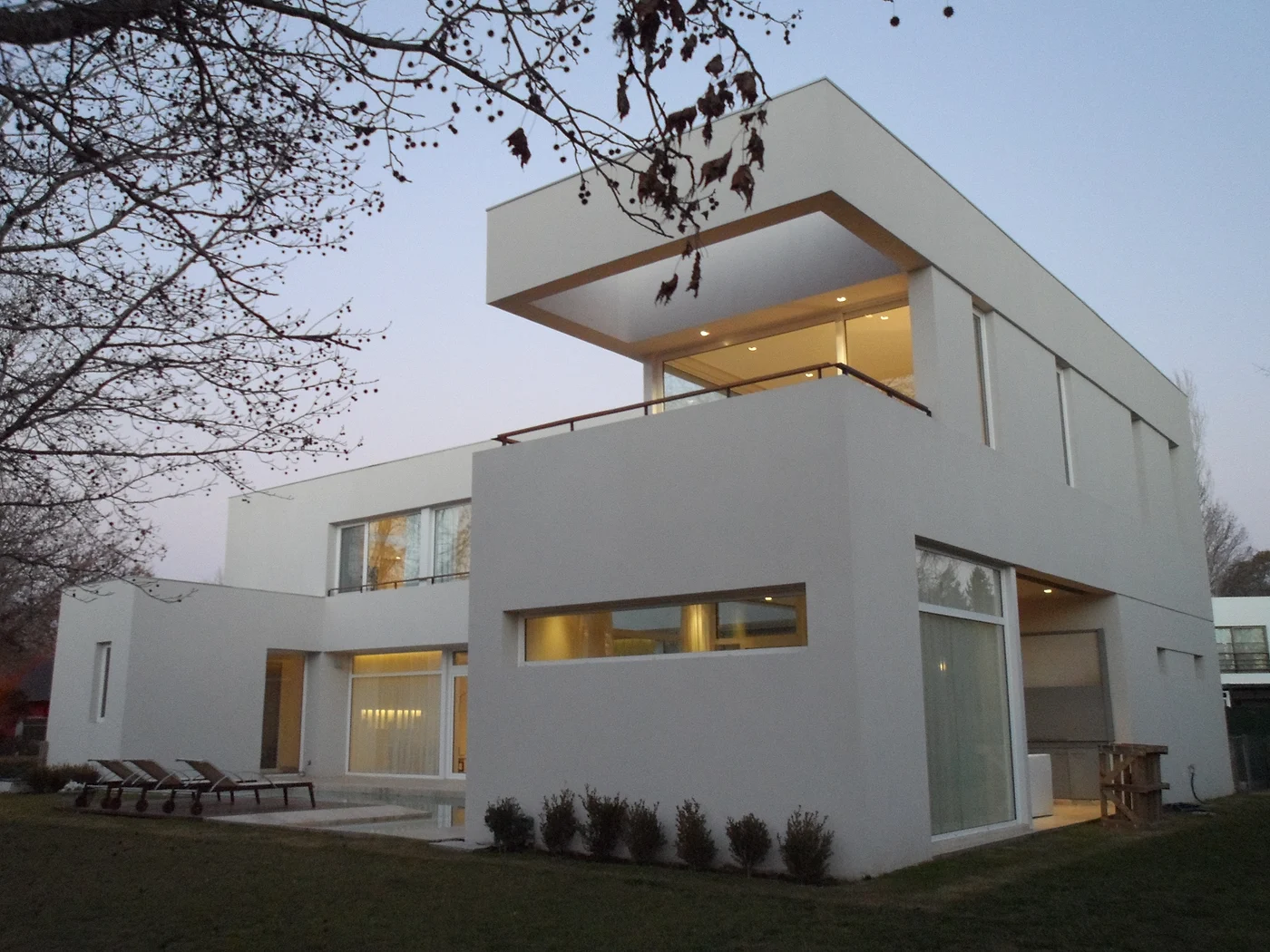 Casa Lili & Tic — Club Newman, Benavídez, obra de Estudio TIC